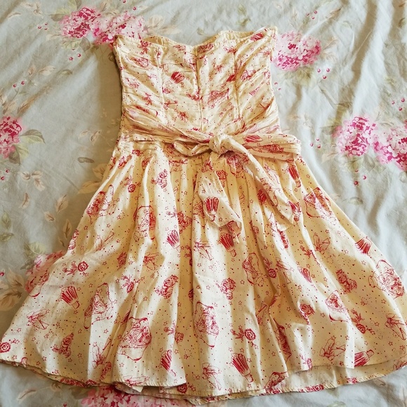 Girly Strapless Dress - Picture 4 of 8